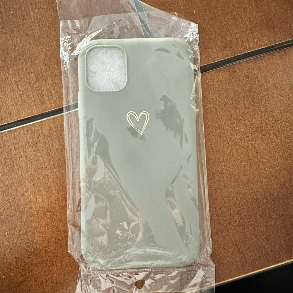 Heart Design Gray iPhone 11 Case
